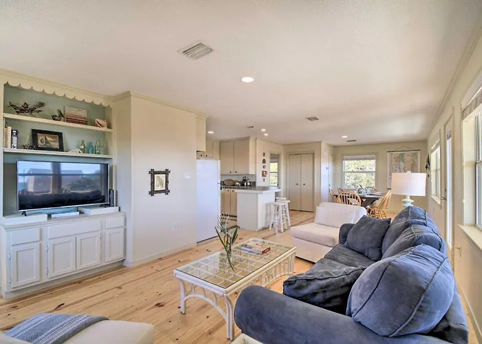 Holiday home W/ Large Porch - View!