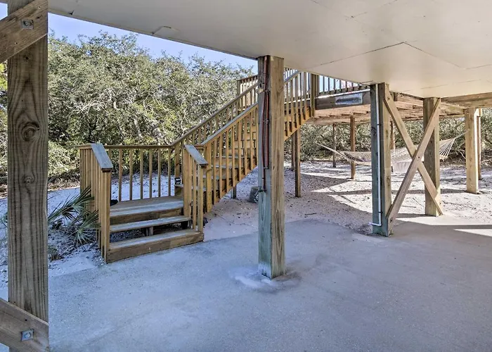 Holiday home W/ Large Porch - View!