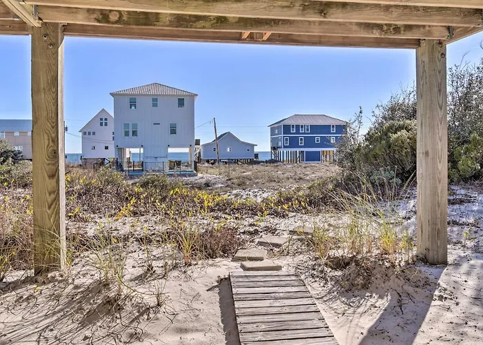 Holiday home W/ Large Porch - View!